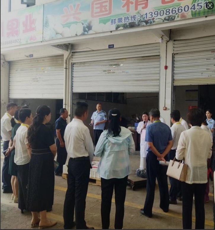 随州市人大常委会到随州白沙洲市场开展食品安全活动  守护群众“舌尖安全”